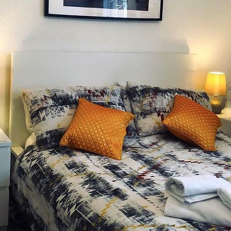 33Sm12 Dreams Unlimited Serviced Accommodations Staines Stanwell Екстериор снимка