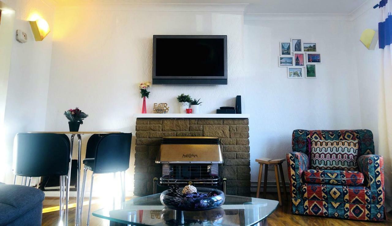 33Sm12 Dreams Unlimited Serviced Accommodations Staines Stanwell Екстериор снимка