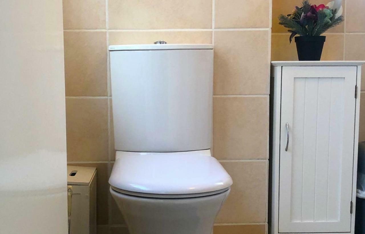33Sm12 Dreams Unlimited Serviced Accommodations Staines Stanwell Екстериор снимка