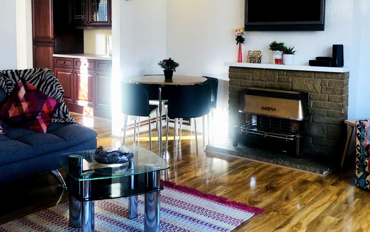 33Sm12 Dreams Unlimited Serviced Accommodations Staines Stanwell Екстериор снимка
